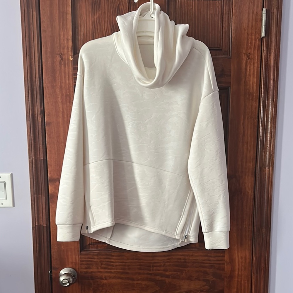 Women's White turtleneck/hooded Sweater